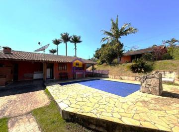 Casa de 3 quartos, Ibiúna · Ibiúna, chácara muito bem localizada em condomínio de alto padrão