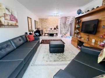 Casa · 200m² · 3 Quartos · SOBRADO NO JD TÊXTIL, 03 SUÍTES, ÁREA GOURMET, PISCINA, 04 VAGAS !!
