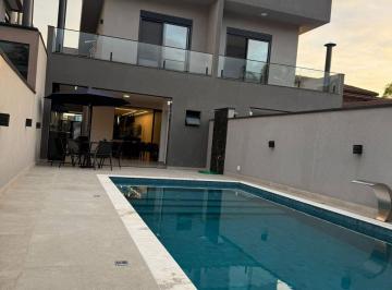 Casa de 4 quartos, Maringá · Casa com 410metros², 4 quartos, piscina e churrasqueira em Maringá - PR