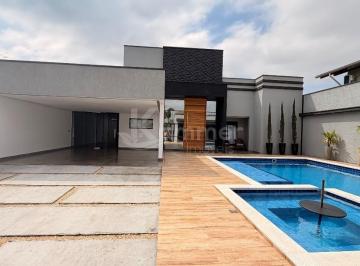 Foto 01 · Casa à Venda na Figueira, Gaspar-SC: 4 Quartos, 2 Suítes, 1 Sala, 4 Banheiros, 6 Vagas e 210m²!
