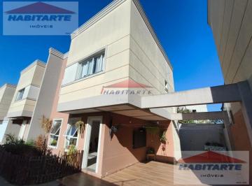 Foto 02 · Aluguel de Sobrado de 3 Quartos no Boqueirão, Curitiba-PR: 98m², Sala Ampla, Banheiro e Vaga de Gara