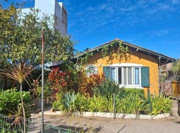 Casa · 45m² · 1 Quarto · 1 Vaga · Casa em condominio em Ponta das Canas proximo ao praia