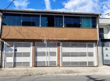 Casa · 466m² · 6 Quartos · Excelente Imóvel com 4 Casas no Mesmo Terreno: Moradia Ampla e Renda Extra Garantida!