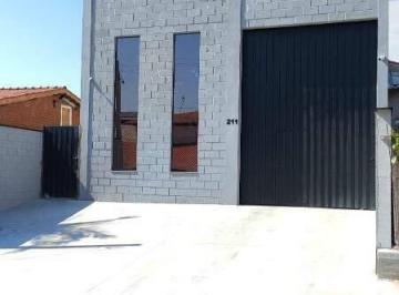 Comercial · 210m² · Galpão Comercial para Locação no Centro de Louveira – 210 m²