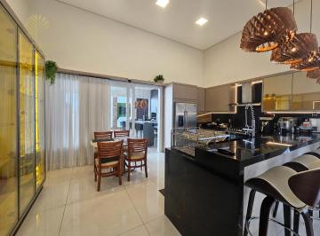 Casa · 276m² · 3 Quartos · 3 Vagas · Casa de alto padrão à venda com 3 suítes, 276 m², piscina aquecida, energia solar e porteira fechada