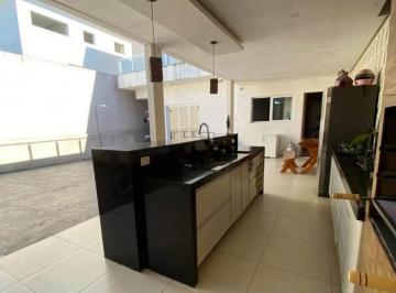 Casa · 200m² · 3 Quartos · 2 Vagas · SOBRADO PARA ALUGAR NO VILLA BRANCA: ESPAÇO, CONFORTO E EXCELENTE LOCALIZAÇÃO!