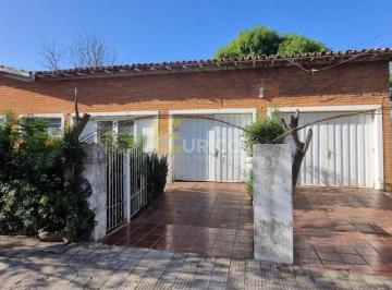 Casa · 272m² · 4 Quartos · 1 Vaga · Casa para alugar em Centro de 272.00m² com 4 Quartos, 1 Suite e 1 Garagem