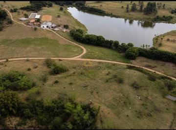 Rural de 3 quartos, Botucatu · Fazenda / Sítio para venda em Conjunto Habitacional Antonio Hermínio Delevedove de 230.00m² com 3 Qu