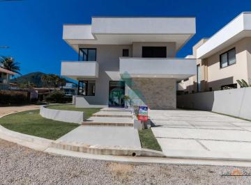 Casa · 269m² · 4 Quartos · 2 Vagas · Casa para venda em Lagoinha - Condomínio Lagoinha de 269.00m² com 4 Quartos, 4 Suites e 2 Garagens