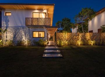 Casa de 5 quartos, Açu da Torre · Casa a venda Praia do Forte | Condomínio Praia Bella | 5 Suítes | 387m²