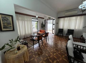 Casa · 222m² · 5 Quartos · 3 Vagas · Sobrado para venda em Ponta Da Praia de 222.00m² com 5 Quartos e 3 Garagens