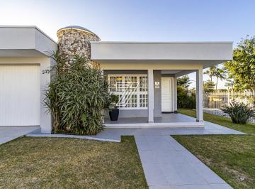 Casa · 235m² · 3 Quartos · 2 Vagas · Residência com 235m², 3dormitórios (suíte), 4 vaga