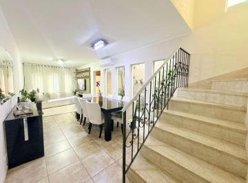 Casa de 3 quartos, São Paulo · Sobrado com 3 suítes, 219 m², espaço gourmet e garagem para 4 veículos
