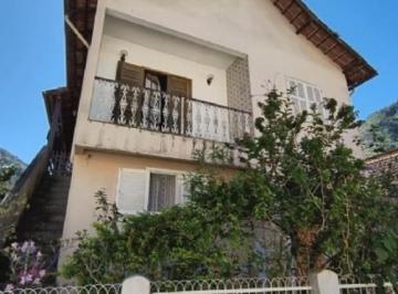 Foto 01 · Casa em leilão à venda em Petrópolis - RJ