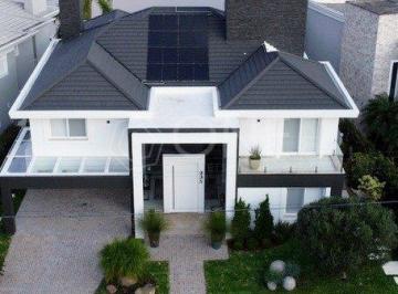 Casa · 580m² · 6 Quartos · Casa à venda - no Centro