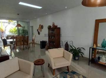Casa · 450m² · 3 Quartos · 4 Vagas · Oportunidade - Casa Térrea em Condomínio - Urbanova - Residencial Mont Blanc - 3 Dormitórios - 205m²