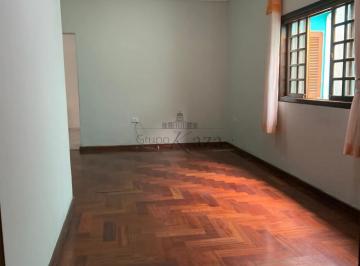 Casa · 250m² · 3 Quartos · 4 Vagas · Oportunidade - Casa - Centro - 3 Dormitórios - 220m².