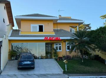 Casa · 240m² · 3 Quartos · 2 Vagas · Casa de Alto Padrão à Venda no Condomínio Portal da Serra | 240m² de Construção, 3 Quartos e Vista P