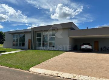 Casa · 490m² · 4 Quartos · 6 Vagas · Casa em Condominio para Alugar no Residencial Parque Laguna II / Botucatu