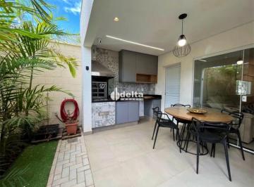 Casa · 180m² · 3 Quartos · 2 Vagas · Casa residencial com 3 quartos sendo 1 suíte disponível para locação no bairro Jardim Inconfidência 