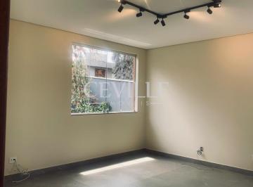 20 · CASA COM AMPLO TERRENO E GARAGEM