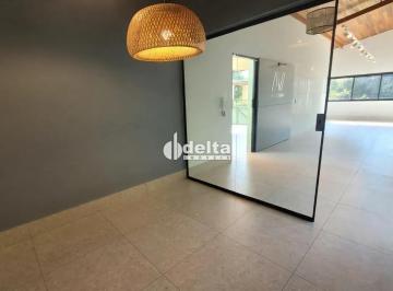 Comercial · 50m² · Casa comercial disponível para locação no bairro Cidade Jardim em Uberlândia-MG