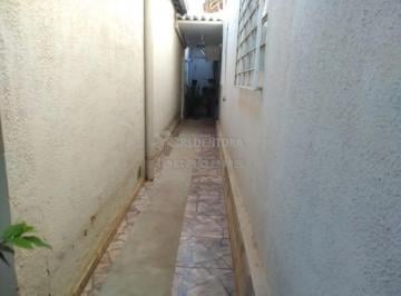 Casa · 131m² · 3 Quartos · Casa a venda no Santo Antônio com 03 quartos, 01 banheiro, sala e cozinha