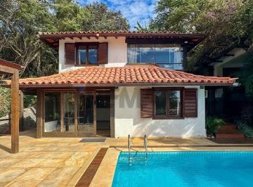 Casa · 110m² · 3 Quartos · 2 Vagas · À venda casa mobiliada com piscina e vista para o mar na Praia da Ferradura, em Armação dos Búzios