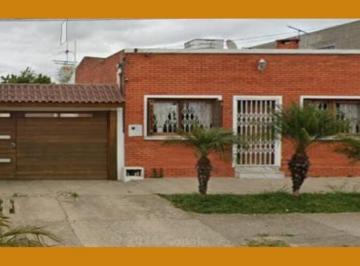 Casa · IMÓVEL NA AVENIDA GOVERNADOR LEONEL BRIZOLA, SOB Nº 2047(ANTIGO LOTE 13), DO QUARTEIRÃO 1349, BAGE/R