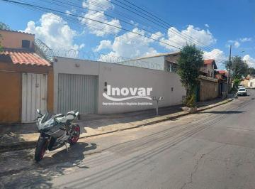 Casa · 124m² · 5 Quartos · 3 Vagas · Casa ampla com 5 quartos, suíte, 3 vagas e quintal com árvores frutíferas no bairro Rio Branco, em B