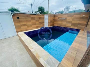 Casa · 216m² · 3 Quartos · 3 Vagas ·  IMPERDÍVEL NO MARAPÉ! Casa com 3 Dormitórios, 2 Suítes, Piscina e Área Gourmet | Porteira Fechada!