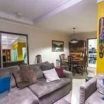 Casa · 200m² · 3 Quartos · 4 Vagas · Residência Sofisticada com 3 Suítes, Espaço Gourmet e 4 Vagas