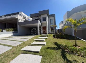 Casa · 230m² · 3 Quartos · 2 Vagas · Casa á venda no condomínio Reserva dos Vinhedos, em Louveira, interior de São Paulo.
