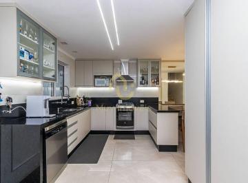 a8517d6102462d930129b720b2fdc7d6f75ee5b8 · Sobrado em Condomínio no Xaxim | 180 m² de Área Construída, 3 Quartos (1 Suíte), Edícula Gourmet