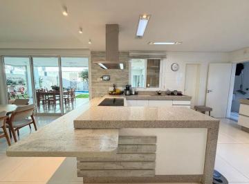0wvpkkw2owi5ndrlnzbinwq3_md · Exclusiva casa condomínio dentro de Maringá com 4 suítes