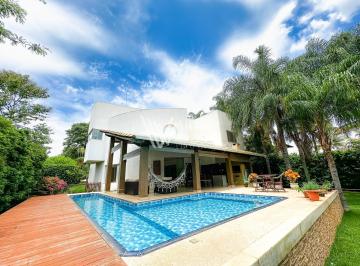 Casa · 438m² · 4 Quartos · 3 Vagas · Sobrado charmoso com belo jardim e suíte master com banheira