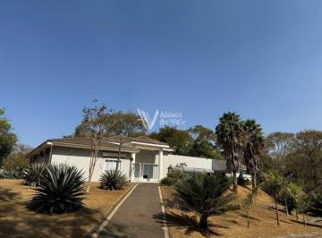 Casa · 450m² · 4 Quartos · 4 Vagas · Casa com vista para o vale e lago no Res. Aldeia do Vale