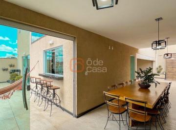 Casa · 230m² · 4 Quartos · 4 Vagas · Casa para venda em Coqueiros de 230.00m² com 4 Quartos, 1 Suite e 4 Garagens