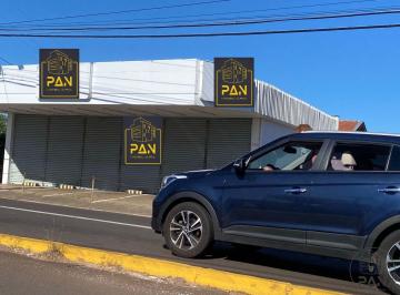 Comercial , Botucatu · Imóvel Comercial para alugar em Vila São Lúcio de 400.00m² com 3 Garagens