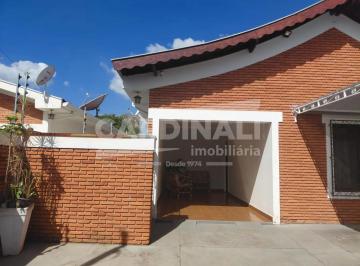 Casa · 238m² · 3 Quartos · 5 Vagas · Casa para venda em Centro de 238.00m² com 3 Quartos, 1 Suite e 5 Garagens