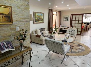 Casa · 357m² · 4 Quartos · 3 Vagas · CASA COM 4 QUARTOS, SENDO 3 SUÍTES, E PISCINA NO SACO GRANDE FLORIANÓPOLIS