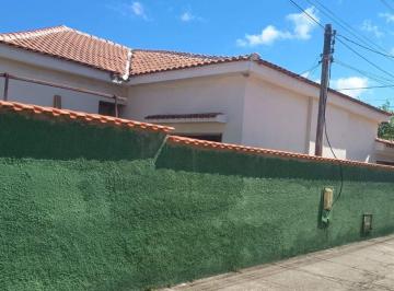 Casa de 4 quartos, Saquarema · Saquarema Gravatá. Excelente casarão 375m2 área construída 2 quadras da praia