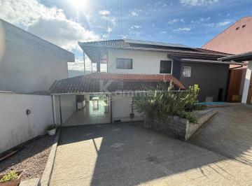 Foto 01 · Imperdível oportunidade de adquirir uma casa de 3 quartos na Bela Vista, Gaspar-SC - 180,00 m² e 4 v