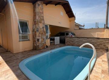 Casa de 4 quartos, Itanhaém · Casa com 4 quartos e piscina em Peruíbe.