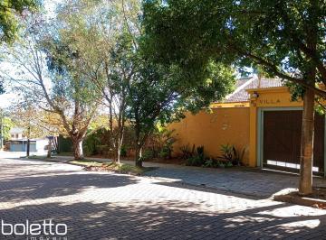 Casa · 123m² · 2 Quartos · 2 Vagas · Casa em condomínio com piscina e 2 vagas