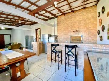 Casa · 78m² · 4 Quartos · 8 Vagas · Oportunidade Imperdível em Barreiros, São José/SC! Casa com excelente área externa para lazer!