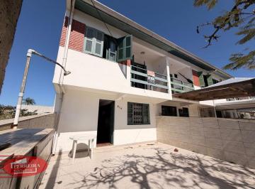 Casa · 82m² · 3 Quartos · 2 Vagas · Sobrado a poucas quadras da praia