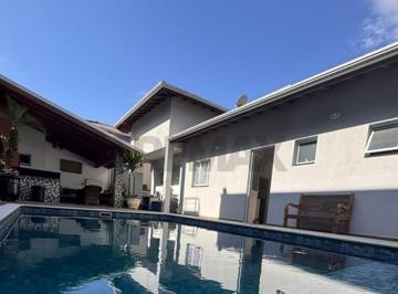 Casa · 419m² · 3 Quartos · 4 Vagas · Casa à Venda no Itatiba Country Club com 3 Quartos sendo 1 suíte e Piscina - Itatiba/SP