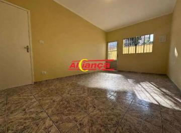 Casa · 135m² · 3 Quartos · 10 Vagas · Casa Individual, 135m² útil, 250m² total, com 3 quartos, edícula, 10 vagas à Locação - Cidade Maia
