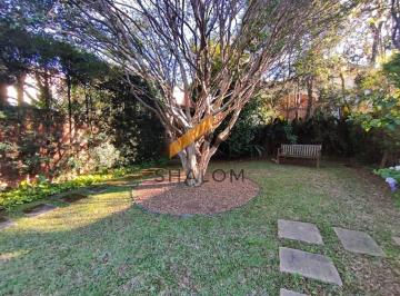 Casa · 74m² · 1 Quarto · Casa com amplo quintal de frente a uma linda praça.